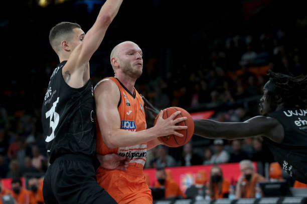 转会反转TA：巴萨考虑拉什福德&曼联想卖 巴萨多人惊讶尼科续约