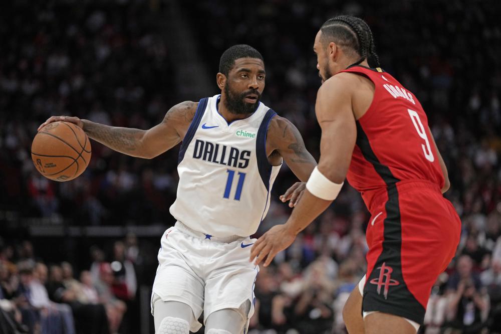 新疆一夜变天！弃用两大战力外援引爆CBA大地震，球迷怒斥.