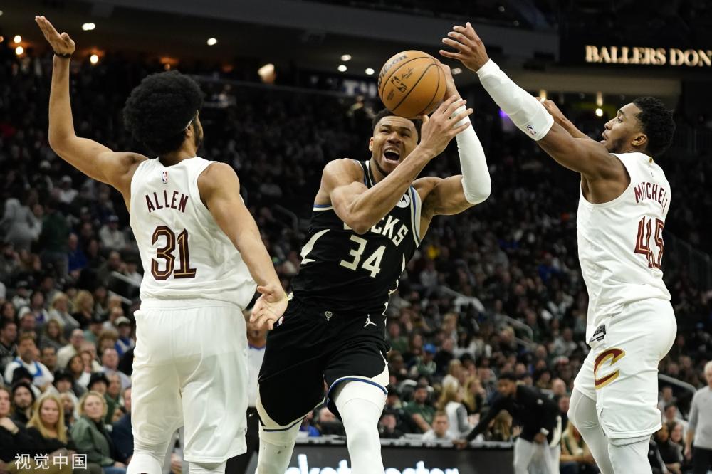 新疆一夜变天！弃用两大战力外援引爆CBA大地震，球迷怒斥.