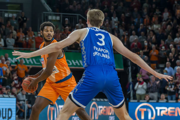 出相持中突 出相持中突